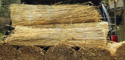 Jak wykorzystać słomę? Brykieciarki do słomy - paliwo z odpadów